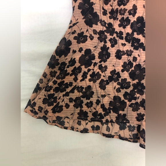 Cap-flutter sleeve black poppy and dusty pink light Portmans top - Picture 2 of 9